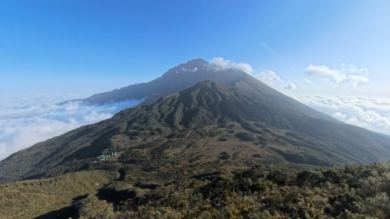 4 Day Mount Meru Trek